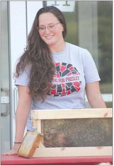 SUNRISE ELEMENTARY fifth grade teacher Miranda Taylor leads a bee presentation to students. SOPHIA BALES | Staff
