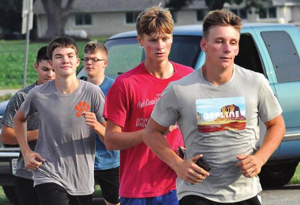 THE BULLDOGS look to qualify as a team for state in boys cross country. SHAWN RONEY | Staff