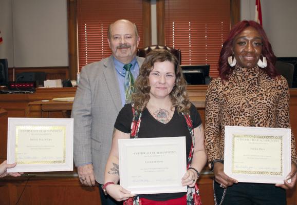 RAY COUNTY PRESIDING JUDGE Kevin Walden is with Drug Court graduates Leeanna Grieme and Natalia Mays. Due to Melissa Sollar’s absence from the ceremony, Prosecuting Attorney Camille Johnston holds Sollar’s certificate. SOPHIA BALES | Staff